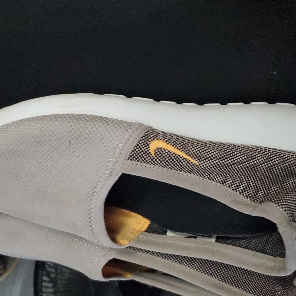 *****Size 9.5 tan and orange slip on *******